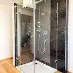 Bessa Homes Deluxe 6 Personen Klima Garten King Size Betten