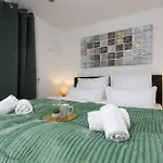 Bessa Homes Deluxe 6 Personen Klima Garten King Size Betten 아파트 *