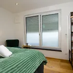 아파트 Bessa Homes Deluxe 6 Personen Klima Garten King Size Betten 프라일라싱