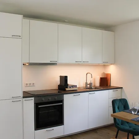 Neu! Bessa Homes Deluxe 6 Personen Klima Garten King Size Betten Apartment