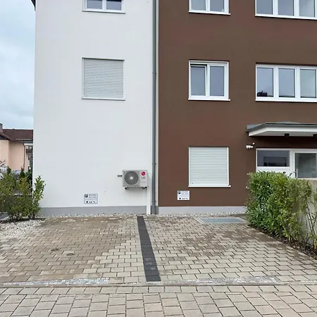 Neu! Bessa Homes Deluxe 6 Personen Klima Garten King Size Betten Apartment