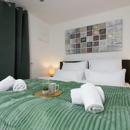 Neu! Bessa Homes Deluxe 6 Personen Klima Garten King Size Betten Apartment *